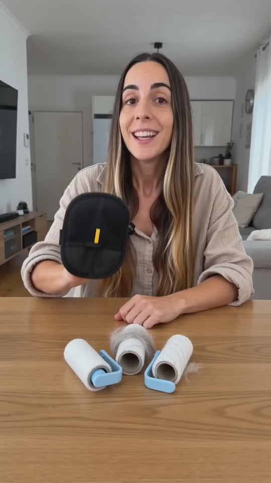 Chica enseñando cómo la manopla sustituye a los rollos adhesivos