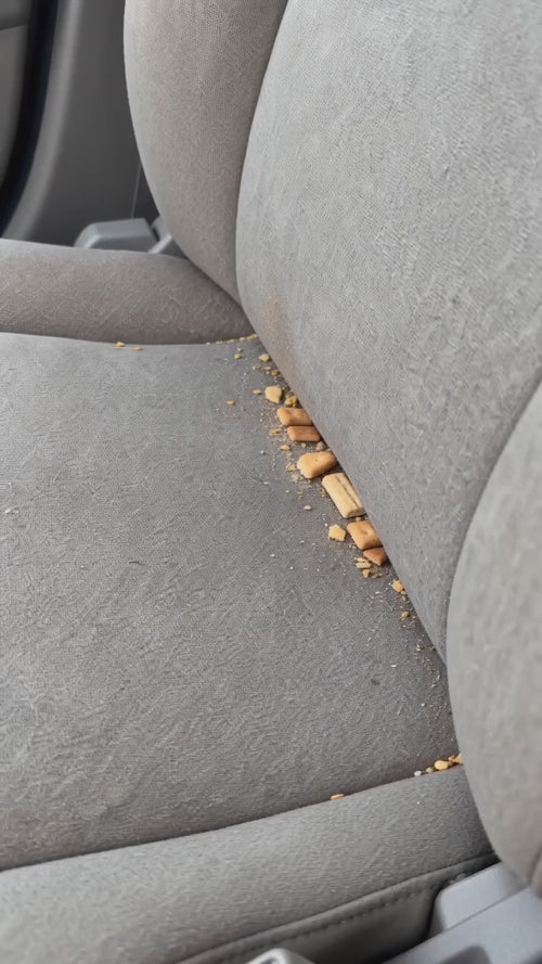 Vídeo: aspirador de coche 3 en 1 aspirando migas del asiento y soplando el polvo de las rejillas
